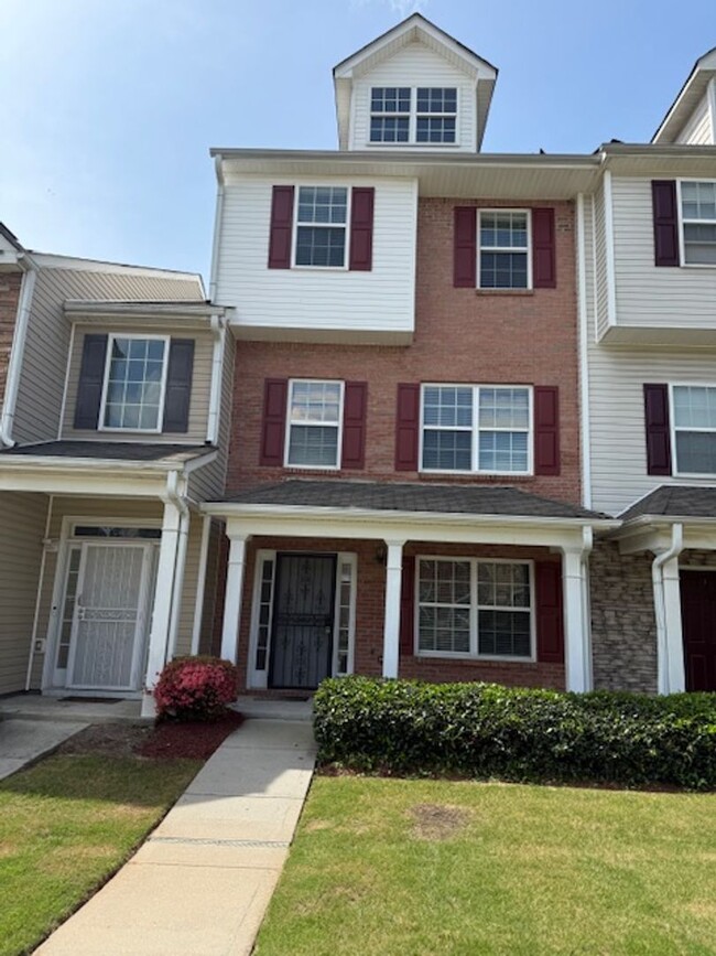 Stunning 4 BR / 3.5 Bath Townhome in Atlanta! - Stunning 4 BR / 3.5 Bath Townhome in Atlanta!