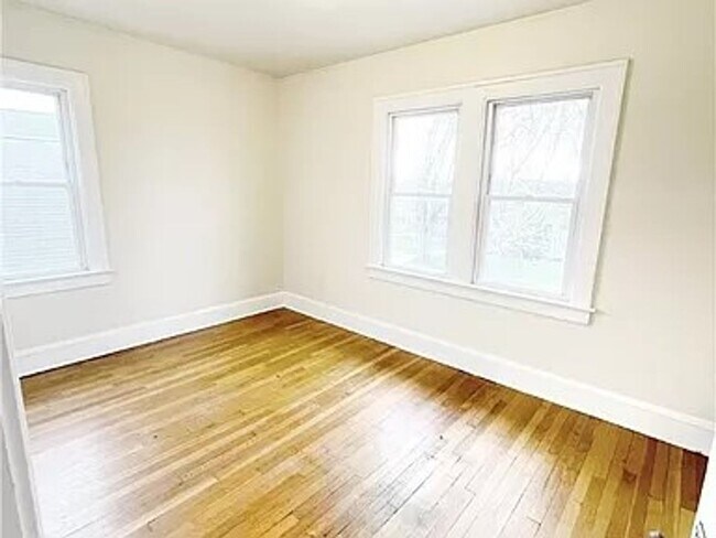 Photo - "Charming 3-Bedroom Oasis: Your Perfect Bl...