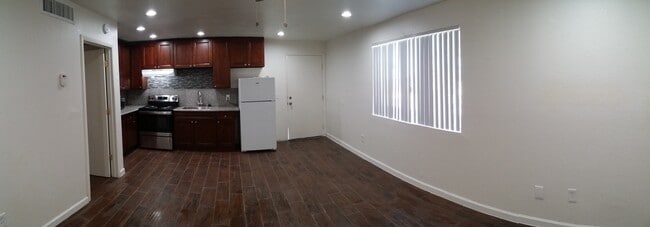 Photo - Desert Palms Apartments