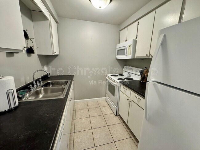 Photo - 1444 State St Unidad 4