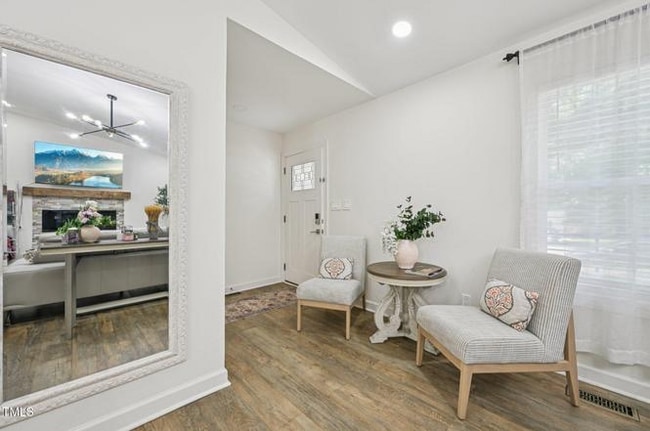 Photo - 1104 Suterland Rd