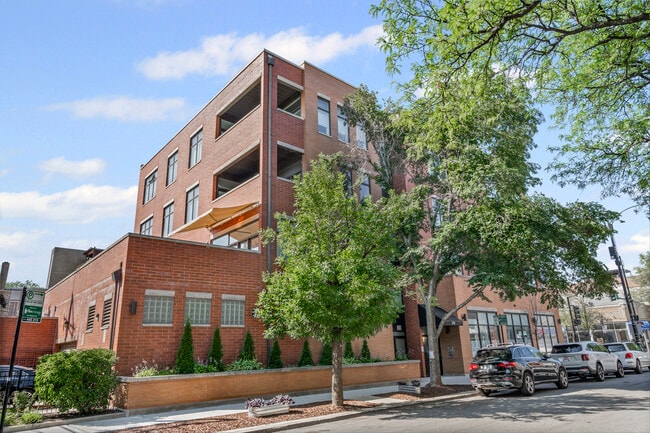 Building Photo - 3158 N Seminary Ave Unit 4A Rental