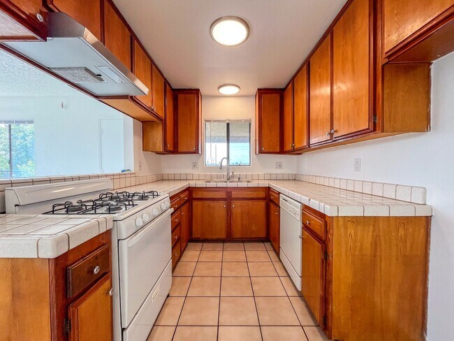 11943 Grevillea Ave