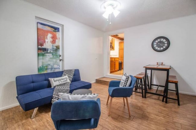 Photo - 3120 Peel Ave