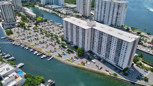 Building Photo - 400 Kings Point Dr Unit 1517