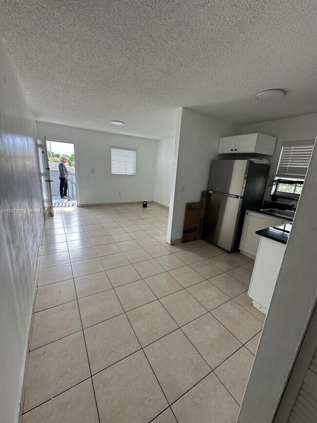 Photo - 431 E 28th St Unit 3