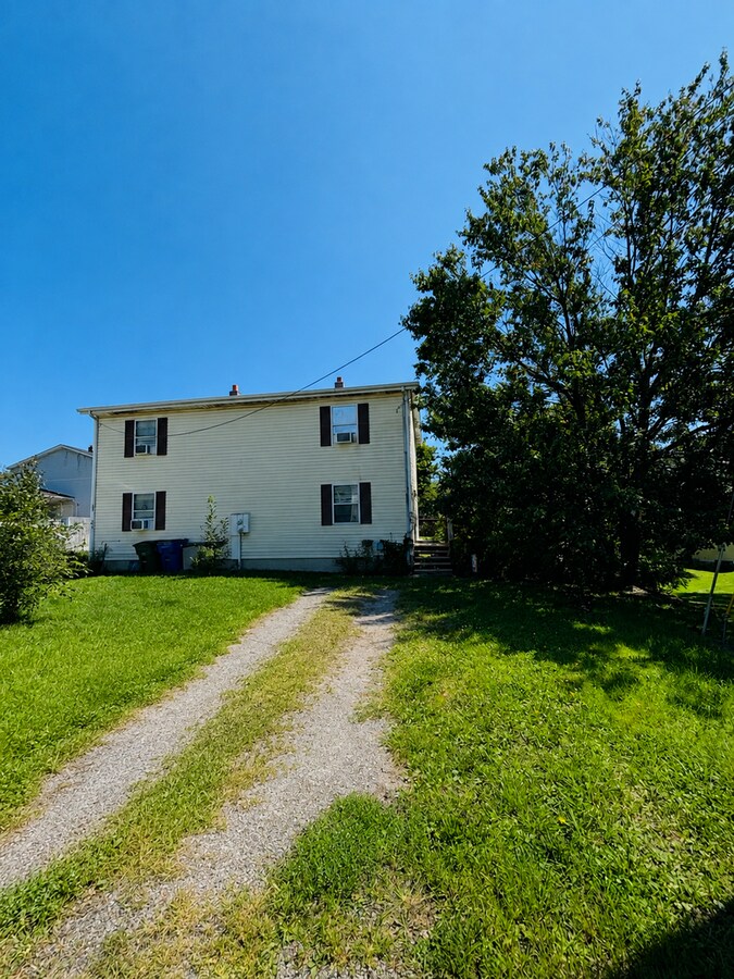 Photo - 285 Wakeman Ct NE