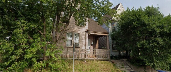 Photo - 307 W 4th St