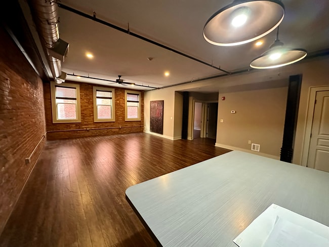 Building Photo - Franklin Ave Unit 2