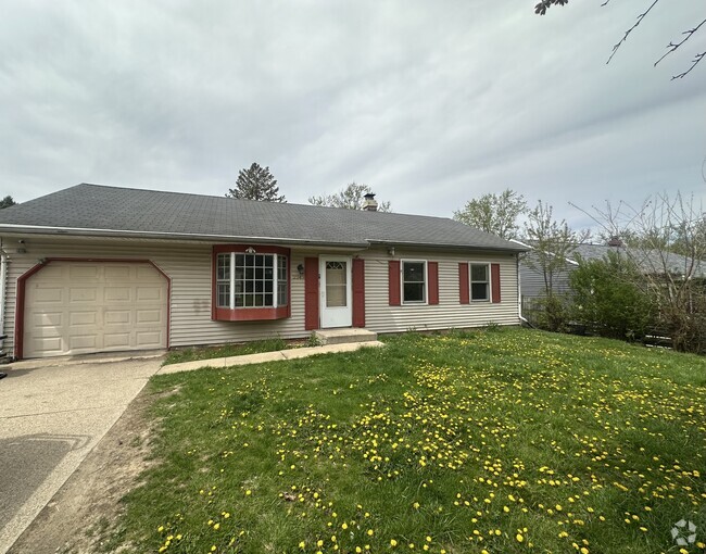 Building Photo - 2243 Forest View Rd Rental