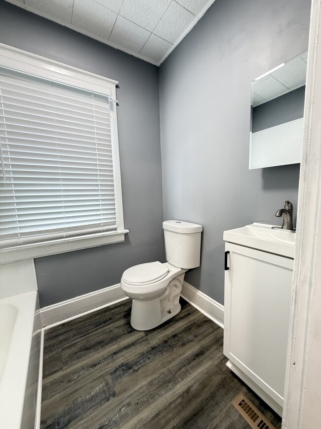 Photo - 2511 Herman St