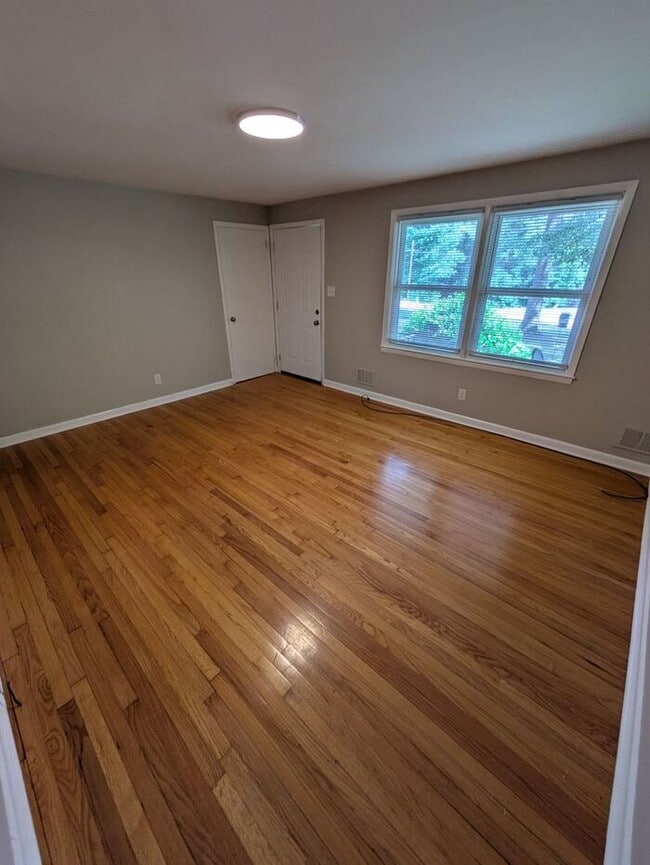 2BD/1BA Duplex in Hickory