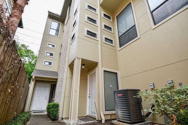 Building Photo - 2431 Dorrington St Unit 2431A