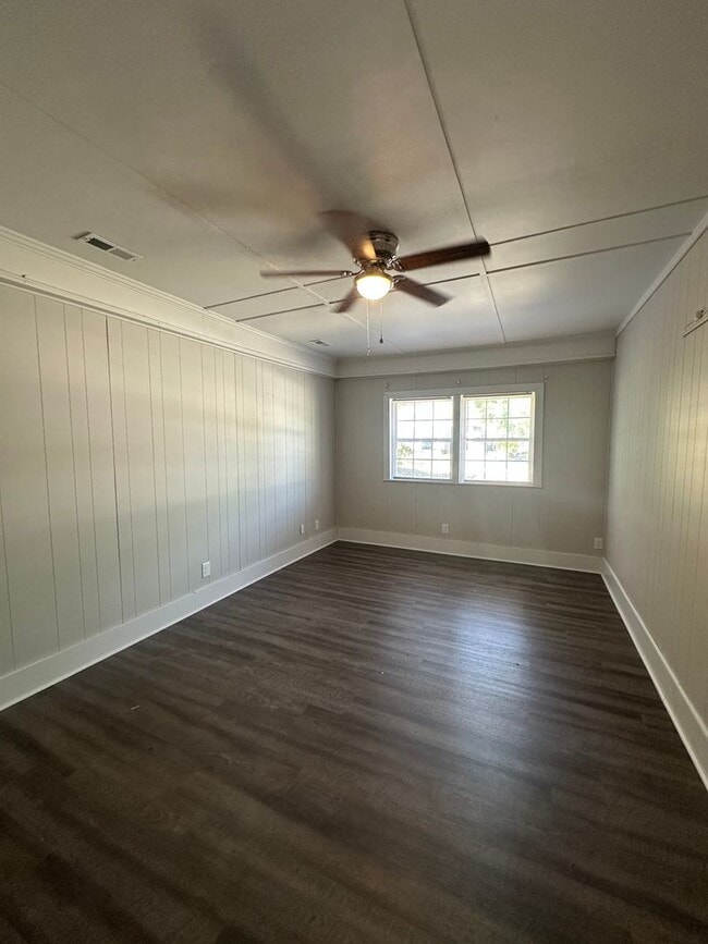 Photo - 820 Haywood Pl