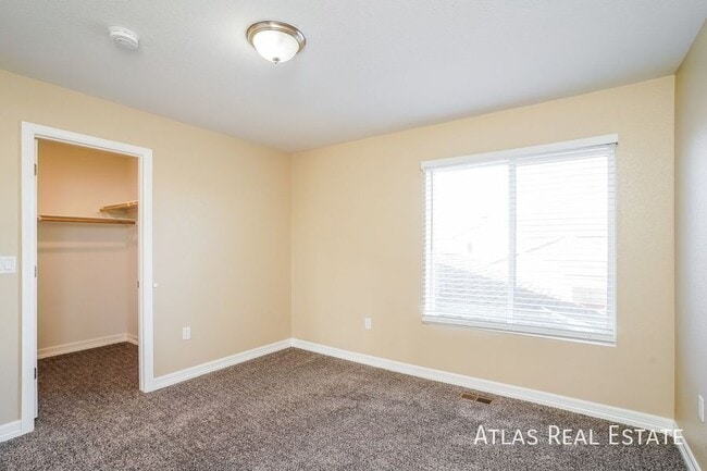 Photo - 739 Brambleberry Hts