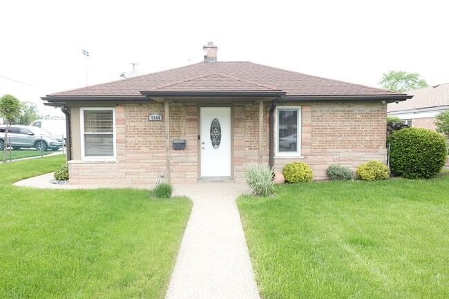 Building Photo - 9544 Nerbonne Ave