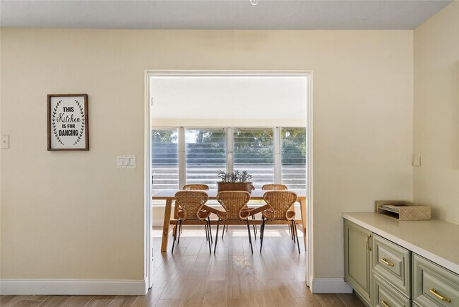 Photo - 20 NE 17th Ave