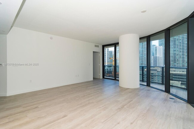 Photo - 55 SW 9th St Unidad 1606