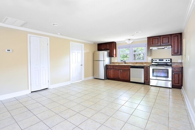 Photo - 4206 Seaview St