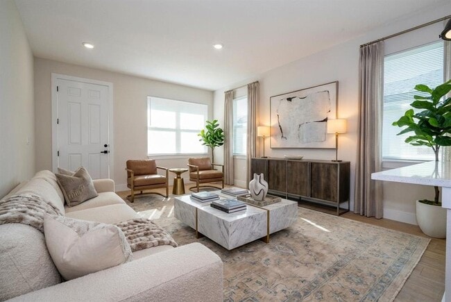 Photo - 435 E 13th St