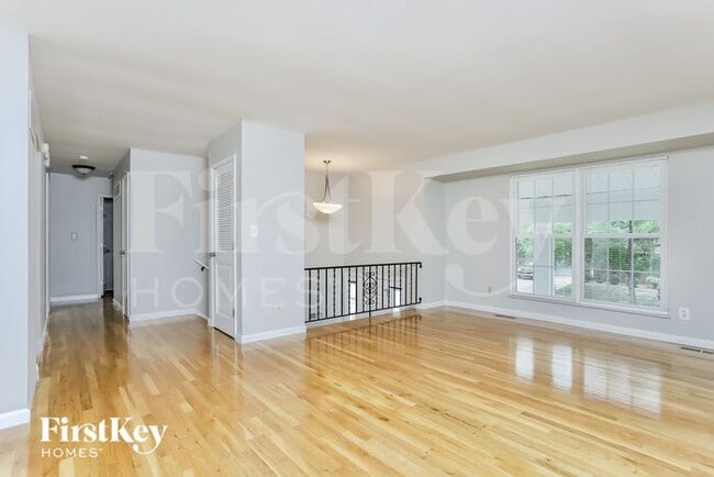 Photo - 323 Turfwood Dr