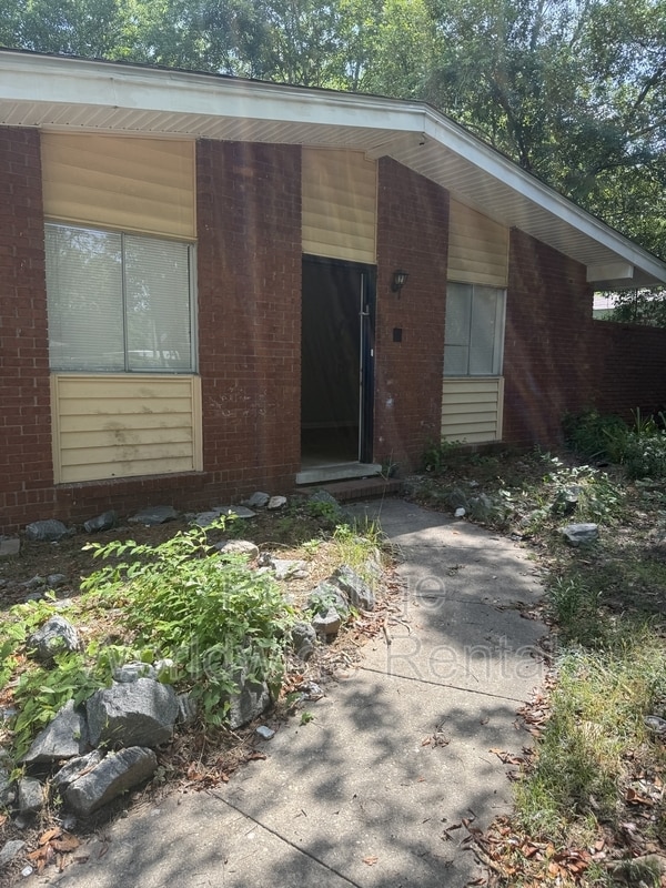 Building Photo - 4549 Sims St