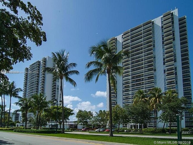 Building Photo - 3675 N Country Club Dr Unit 1001 Rental