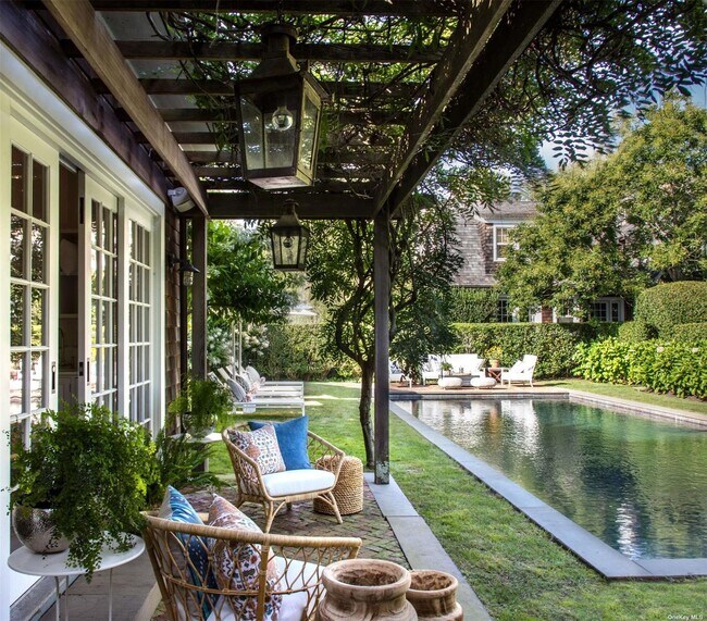 Photo - 47 Huntting Ln