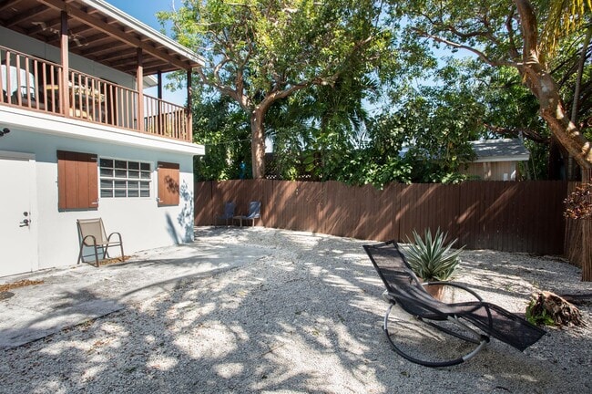 Photo - 1 bedroom with Bathroom and a Shared kitch...