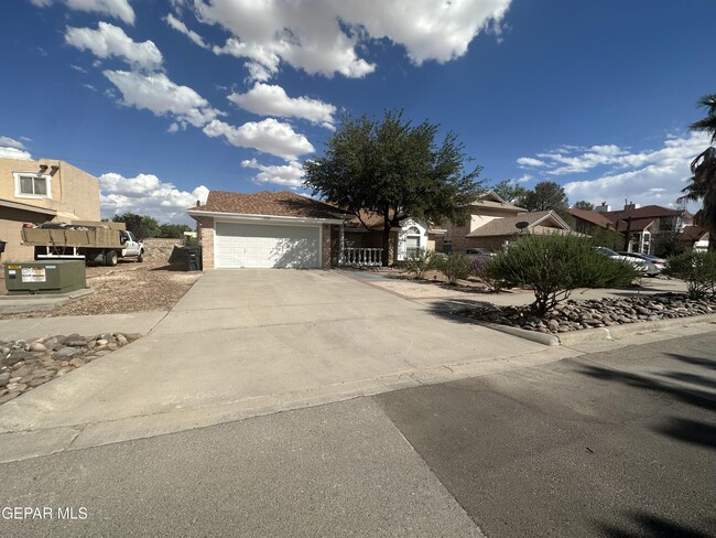 Building Photo - 408 Hadley Pl