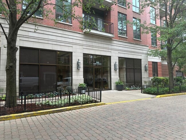 Photo - 343 W Old Town Ct Unit 408