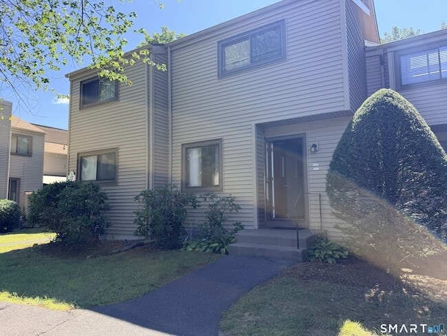 17 Greenbriar Dr