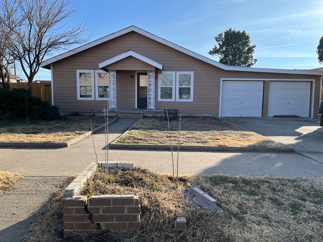 Photo - 215 W Grand St Casa