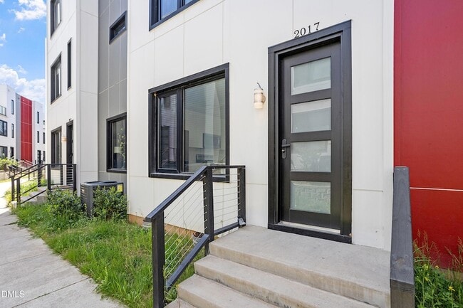 Photo - 2017 Jade St