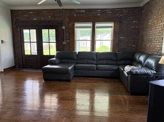 Photo - 110 Vincent Ln