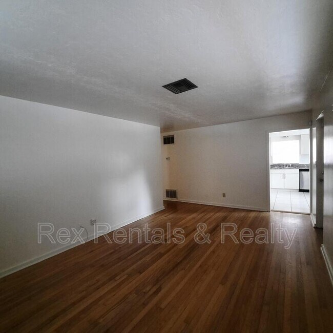 Photo - 834 38th Ave N