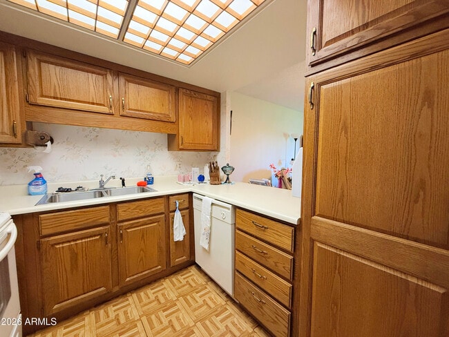 Photo - 10330 W Thunderbird Blvd Unidad A102