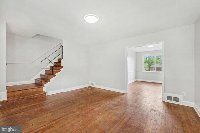 Photo - 828 St Dunstans Rd