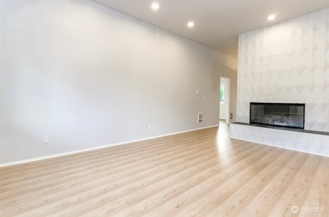 Photo - 10914 108th St SW