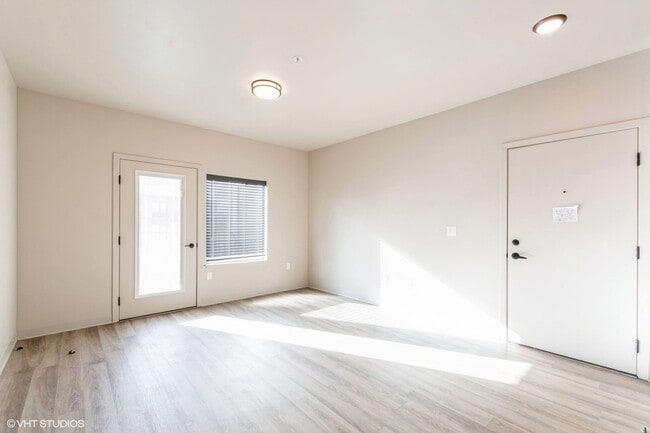 Photo - Eagle Valley Ranch Apartments Unidad 303 (JS-691)