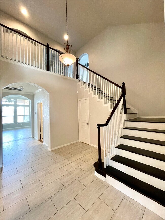 Building Photo - 23606 Rollinford Ln