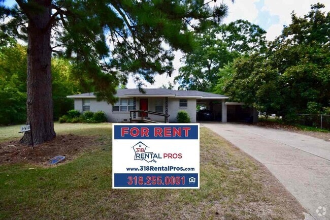 Building Photo - Spacious Home with lots of updates