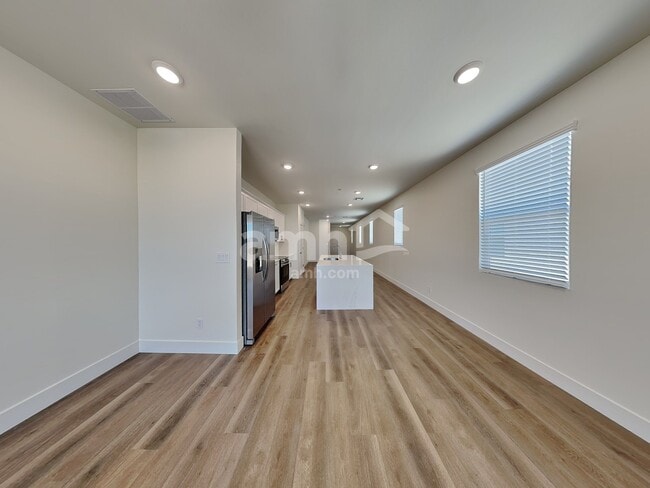 Photo - 530 Sacred Lotus Pl