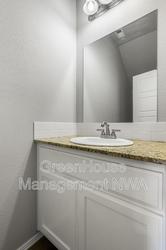 Photo - 820 Baker St NW