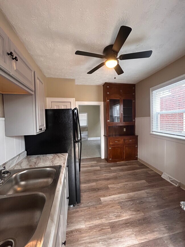 Photo - 4377 Saint Lawrence Ave Unit 1