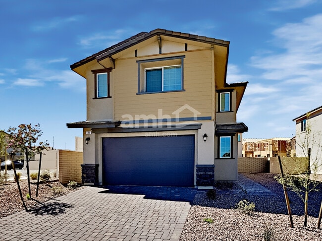 Building Photo - 696 N Water St