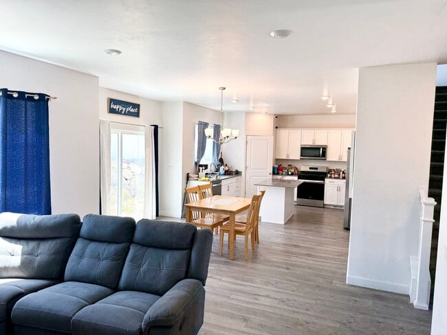 Photo - Beautiful Home in Excellent Magna Location!