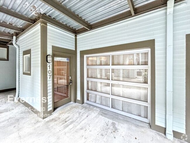 Building Photo - Modern 1-Bedroom Condo with Prime Location...
