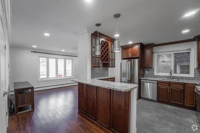 Building Photo - 157 Roosevelt Ave Rental