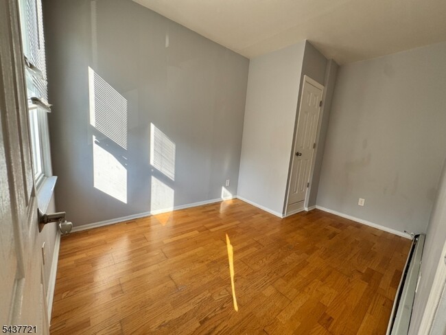 114 W 17th St